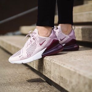 Nike Air Max 270 in Barely Rose